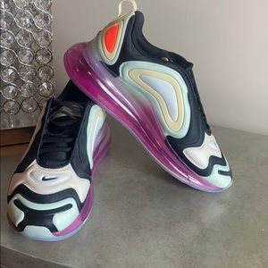 NIKE AIR MAX 720 Sneaker size 8.5